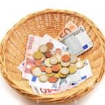 donation-donate-collecte-church-euro-coin-basket-bank-note-collection-HHHREC